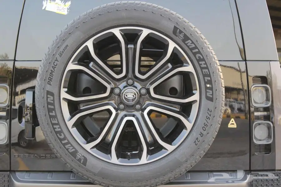 Land Rover Defender OCTA 2025 أقوى وأفخم ديفندر في التاريخ 8