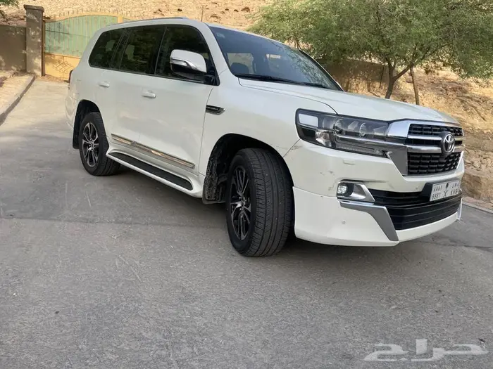 لاندكروزر 8 سلندر GXR فل قرناد تورنق ماشي 71 الف 0