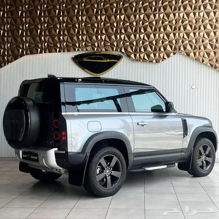LAND ROVER DEFENDER 90 SE P300 2023 GREY 4