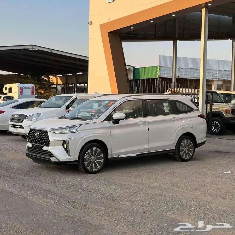 تويوتا فيلوز GLX بنزين 2025 - عروض الأقساط 4
