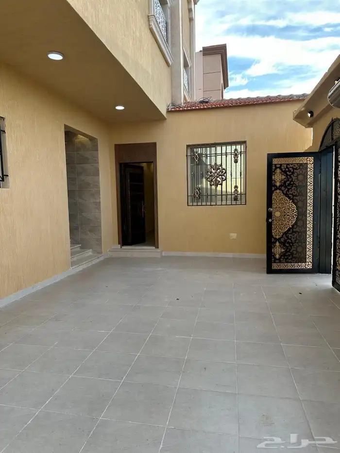 دور في عماره للبيع حي البوادي تبوك 2