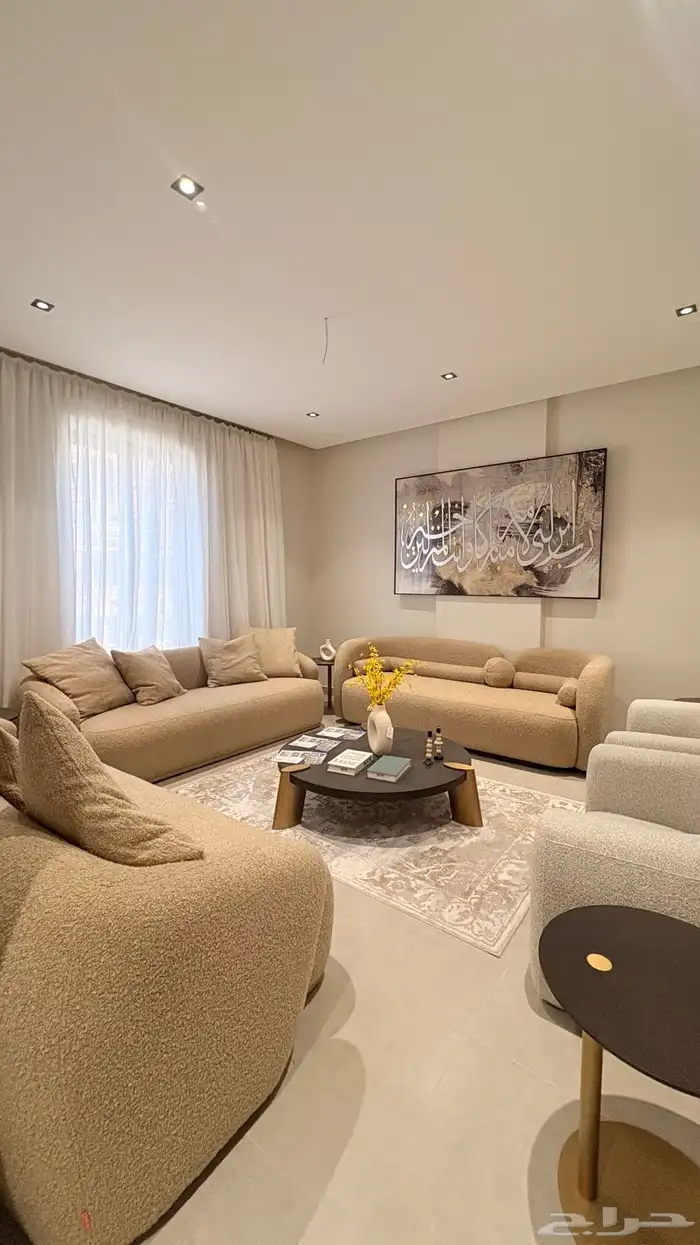 شقة فاخرة للبيع في حي الشوقية 10