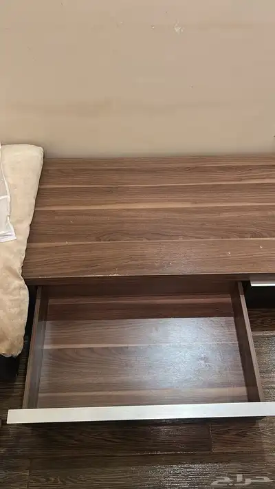طاولة طويله بثلاث دواليب واسعه جدا 2
