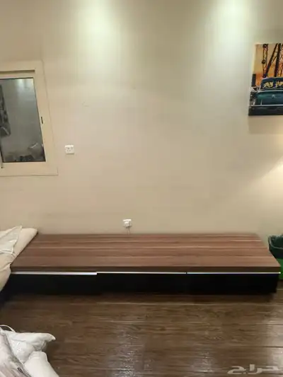 طاولة طويله بثلاث دواليب واسعه جدا 0