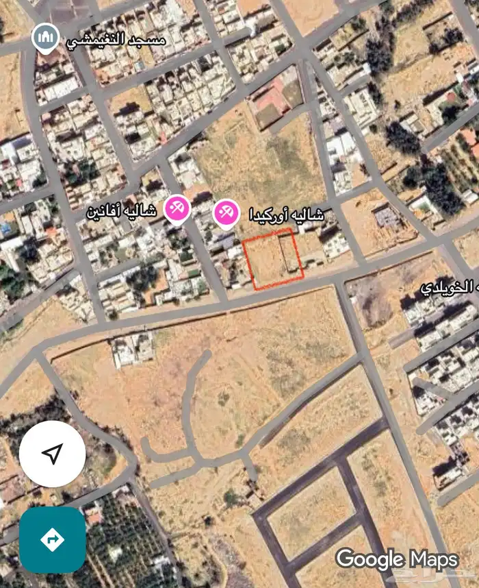 ارض تجارية بالحمر 1