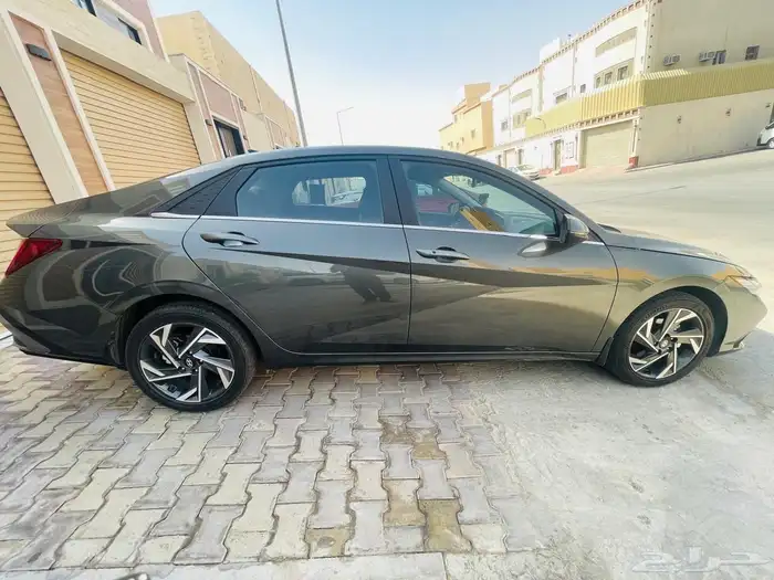 Elantra ( 1.6 Comfort) model 2024 for Sale 3