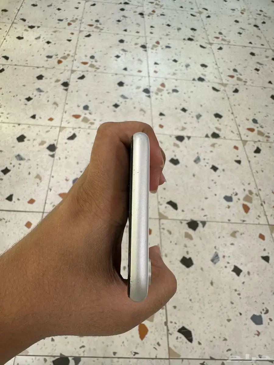 ايفون XR 128 جيجا ابيض 5