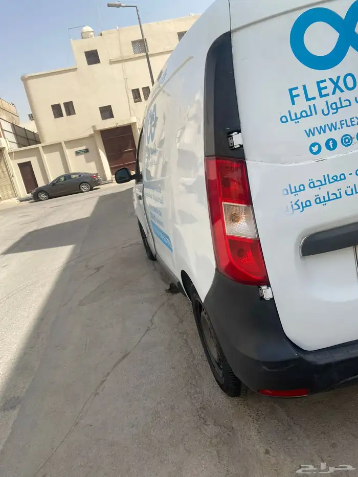 سيارة فان رينو دوكر 4
