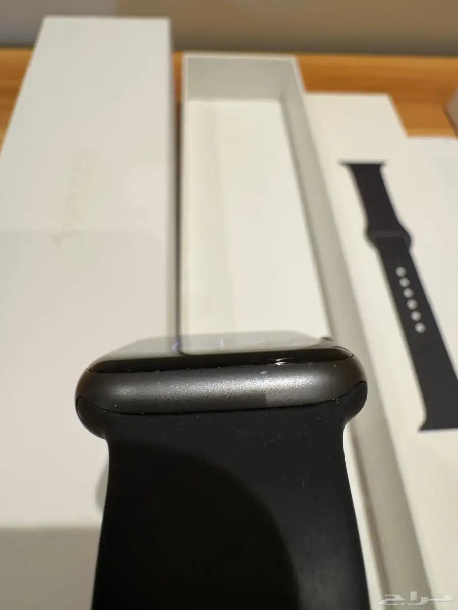 للبيع ساعة ابل   Watch Series 4 في رابغ 5