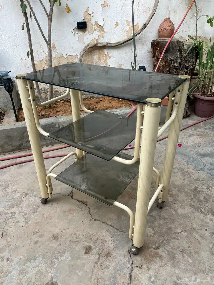 طاولة تلفزيون قديمة 0