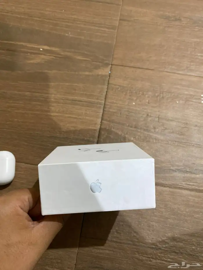 AirPods Proجديد مع كل شيء لها 4