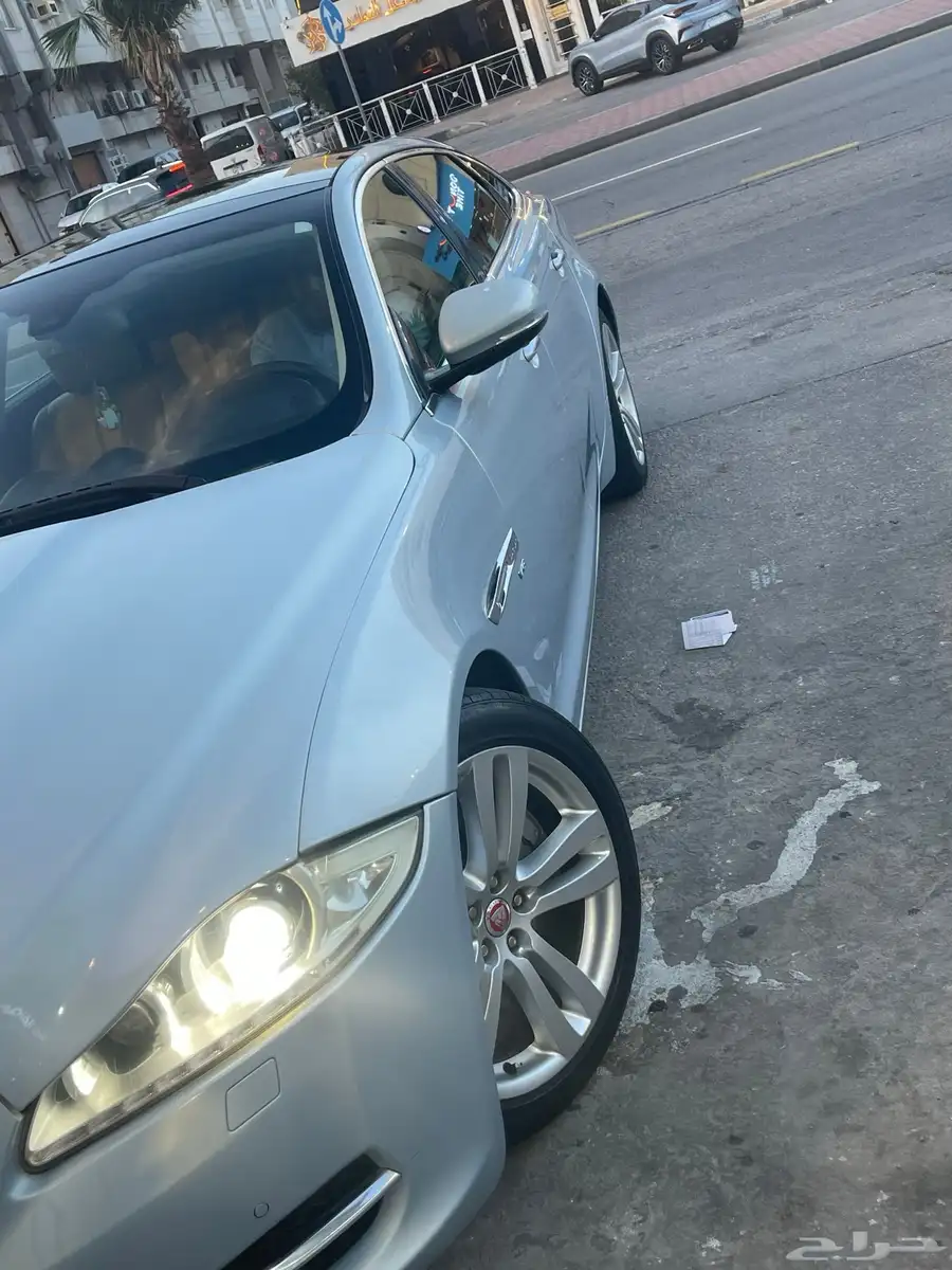 جاكوار xj 0