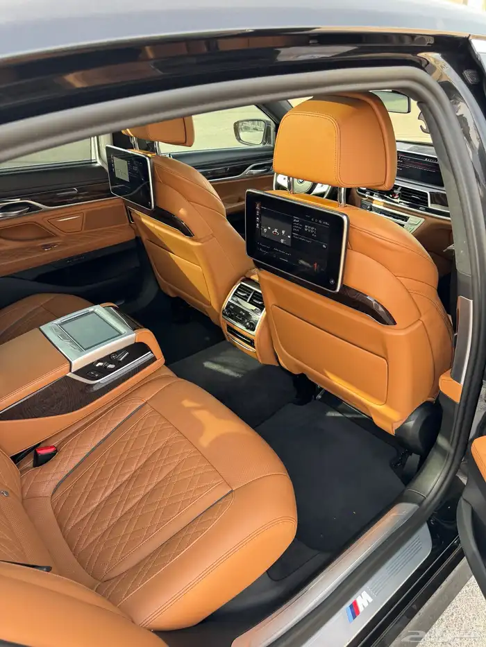 بي ام دبليو 740LI 2020 على الضمان والصيانه 14