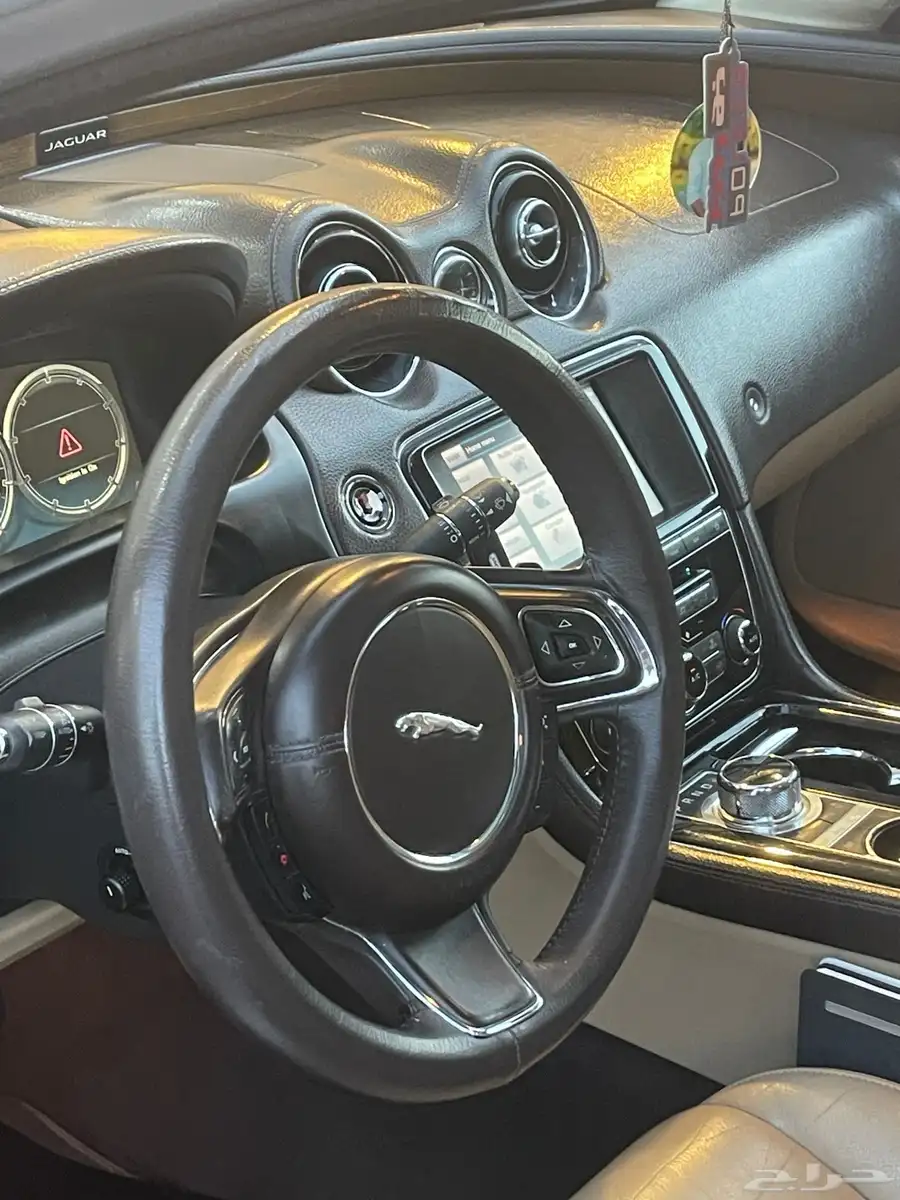 جاكوار xj 4