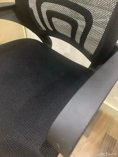 كرسي مكتبي متحرك نضيف استخدام قليل 3