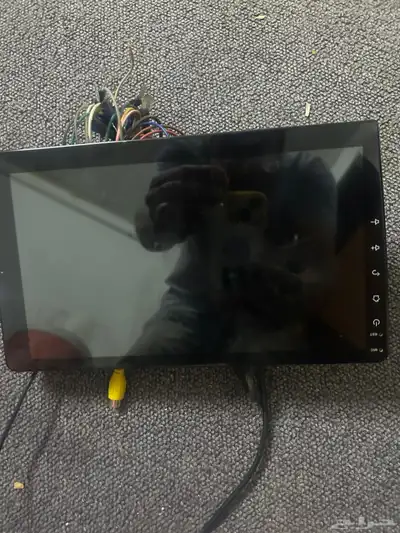 شاشه سياره استخدام بسيط 0