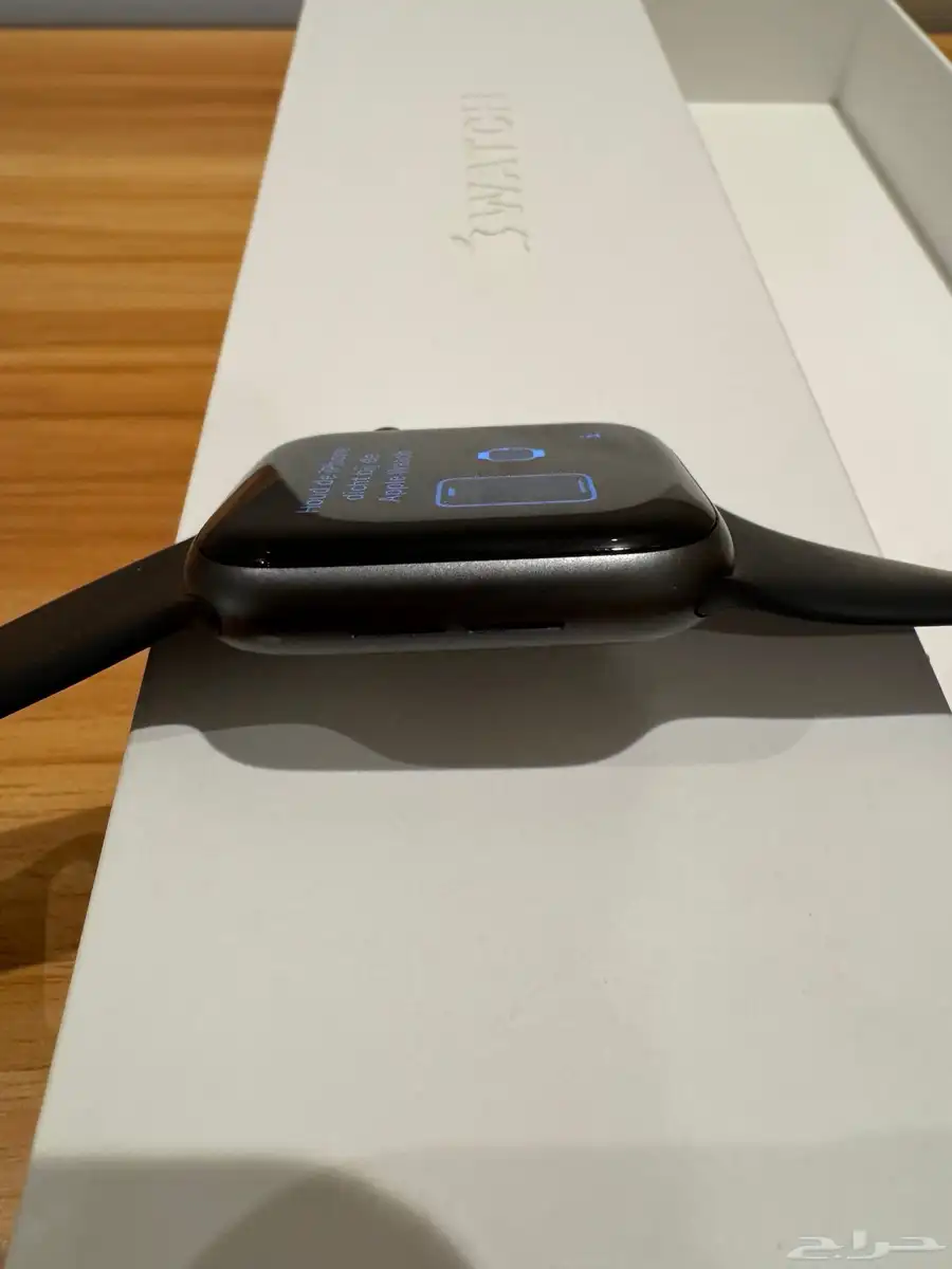 للبيع ساعة ابل   Watch Series 4 في رابغ 2