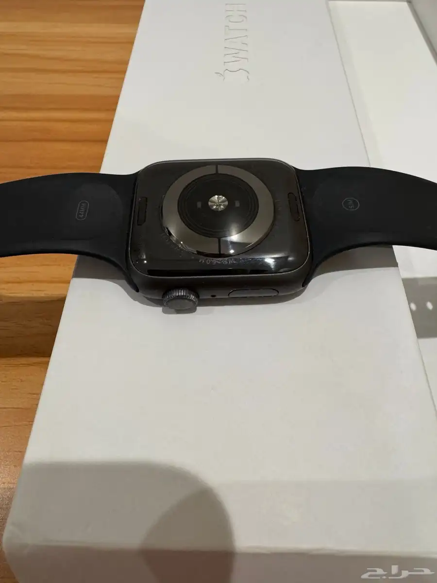 للبيع ساعة ابل   Watch Series 4 في رابغ 3