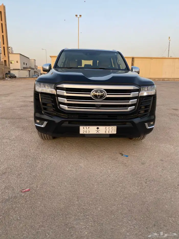 لاندكروزر GX.R L5 مودل 2022 نضيف 1