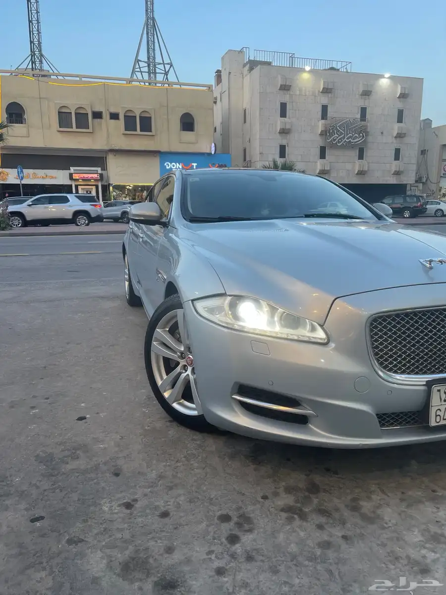 جاكوار xj 13