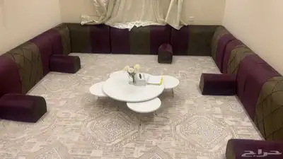 مساند ظهر مع طاولات للبيع بحالة جيده جدا 1