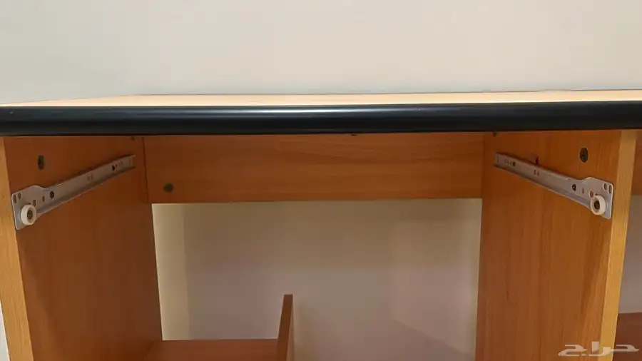 طاولة مكتب 3