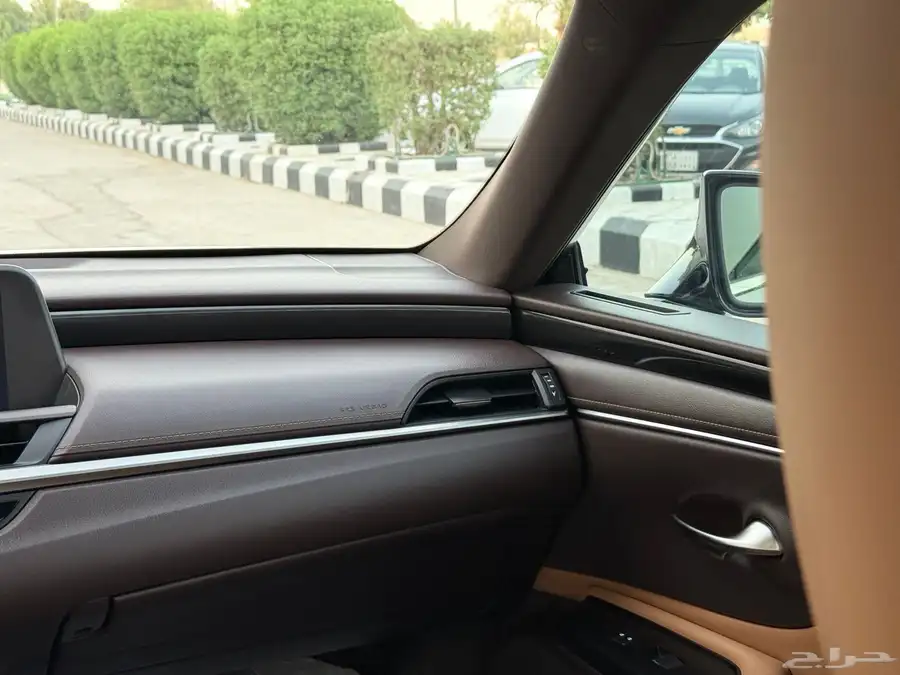 لكزس Es350 موديل 2020 شرط ممشى قليل 32