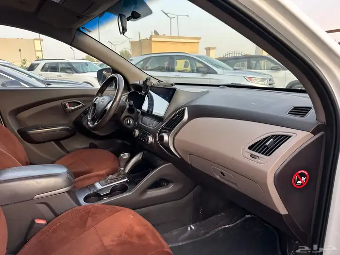 هيونداي توسان 2015 مكينه 2000cc نضيف جدا نص فل 12