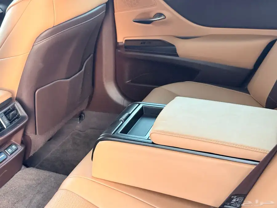 لكزس Es350 موديل 2020 شرط ممشى قليل 37