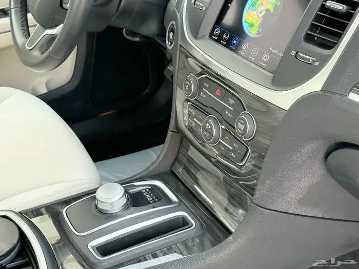 كرايزلر C300 لمتد موديل 2021 نظيف شرط 25