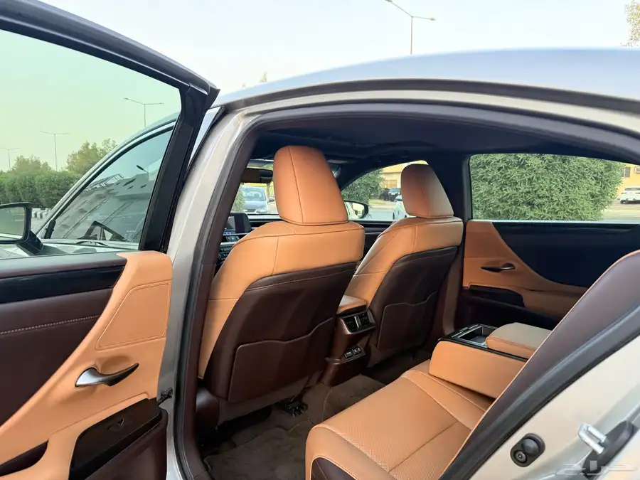 لكزس Es350 موديل 2020 شرط ممشى قليل 34