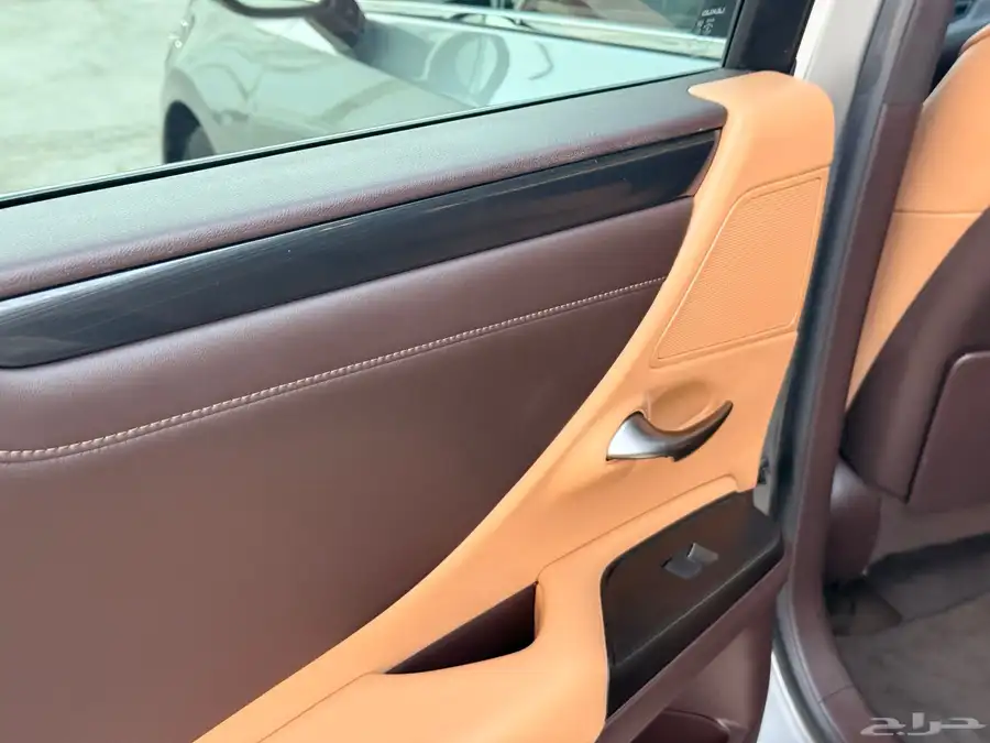 لكزس Es350 موديل 2020 شرط ممشى قليل 35
