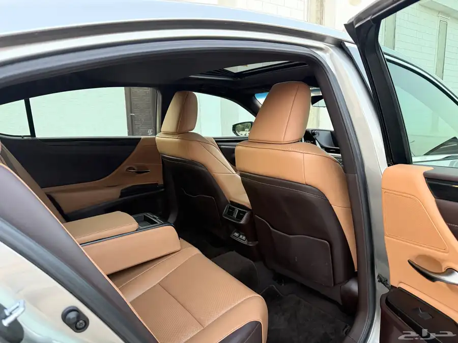 لكزس Es350 موديل 2020 شرط ممشى قليل 40