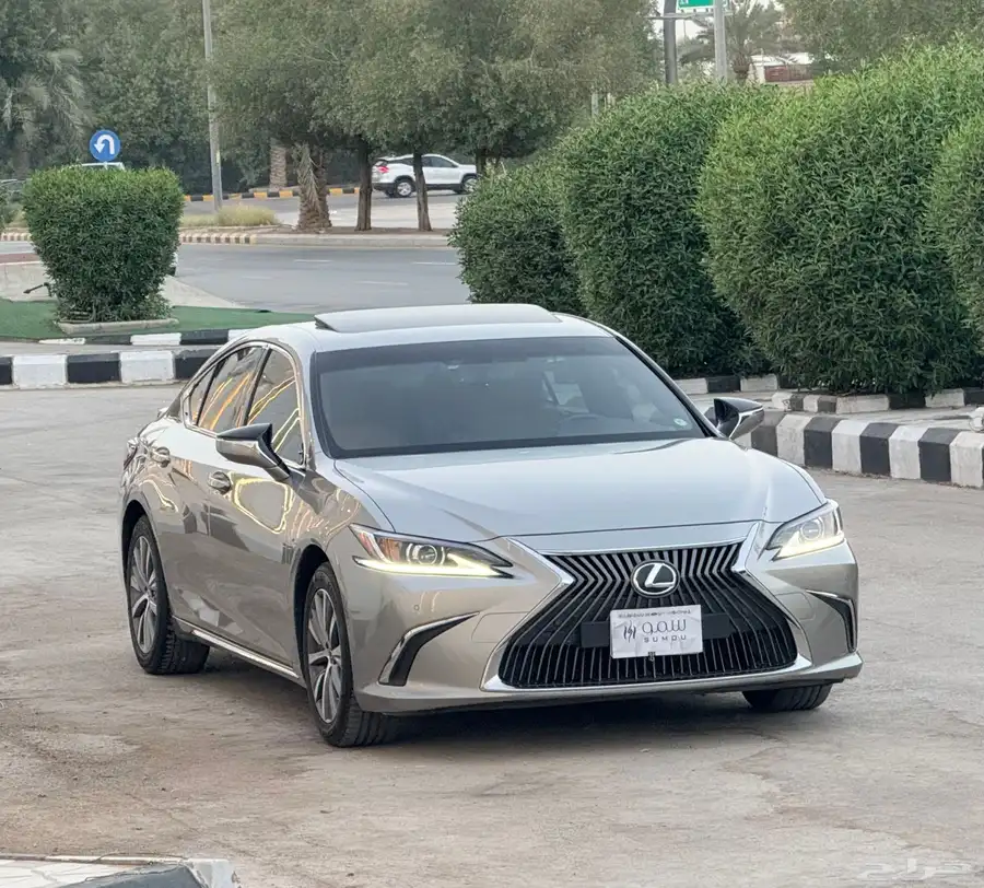 لكزس Es350 موديل 2020 شرط ممشى قليل 2