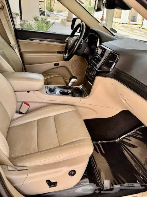Jeep Grand Cherokee Limited SAR 130 000 (Low Km) 4
