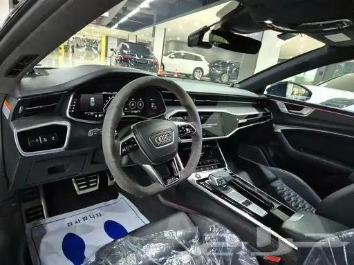 اودي RS7 2023 8