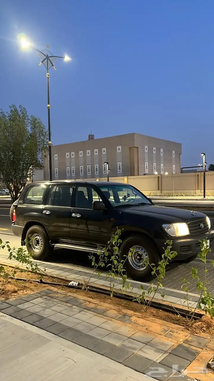 لاندكروزر اسود 5