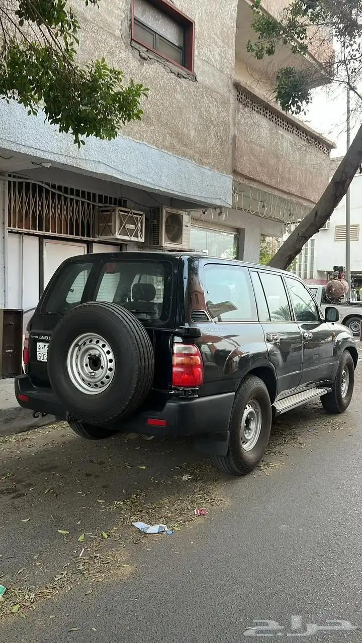 لاندكروزر اسود 4