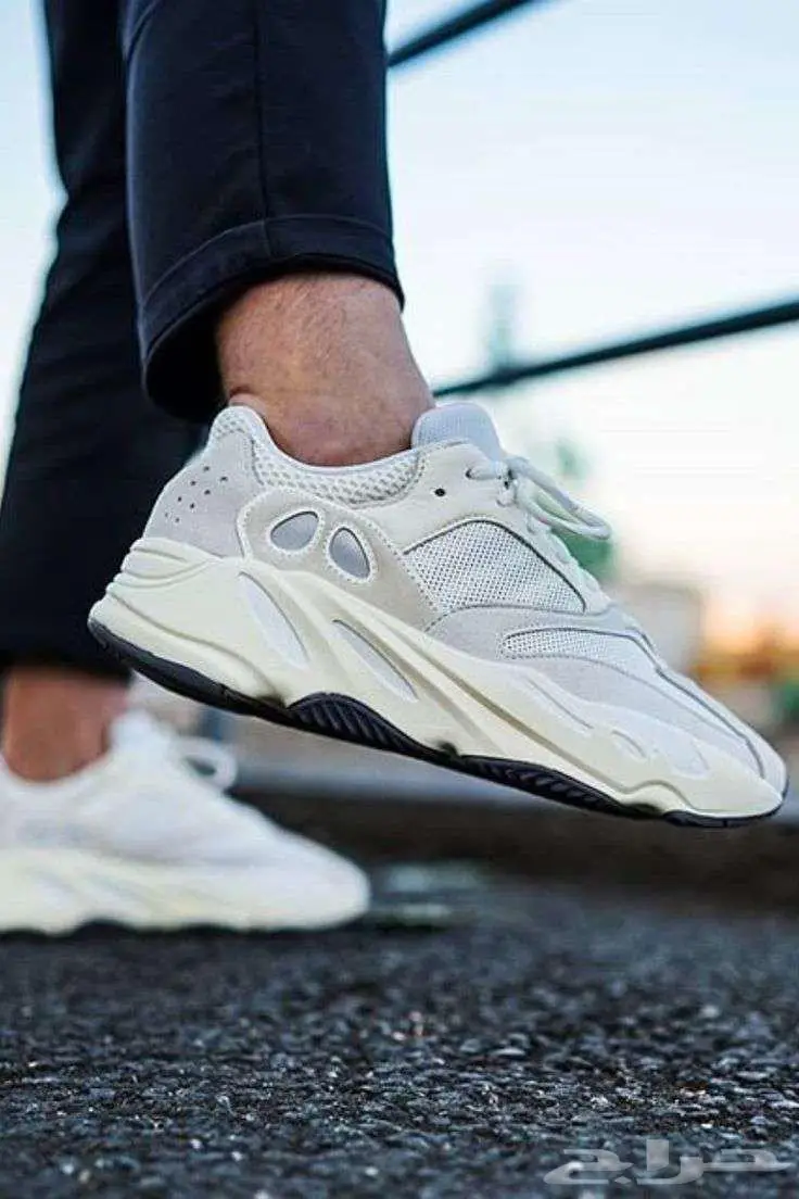 yeezy-boost-700 ANALOG 0