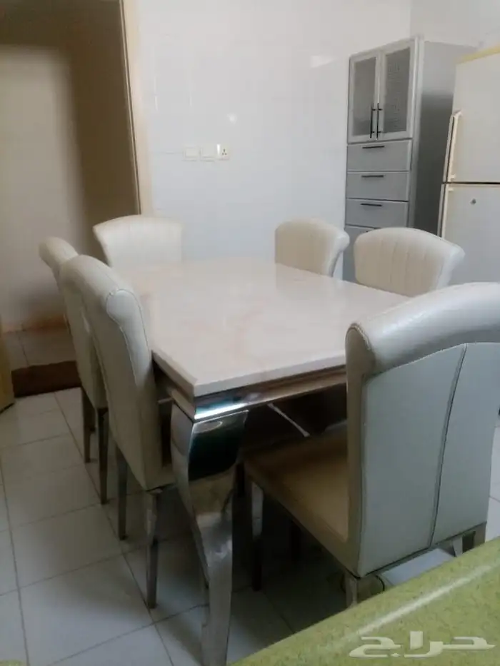 طاوله للبيع 0