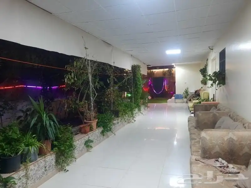 شقه مفروشه بحوش وجلسه خارجيه حي الخالديه ابها 3