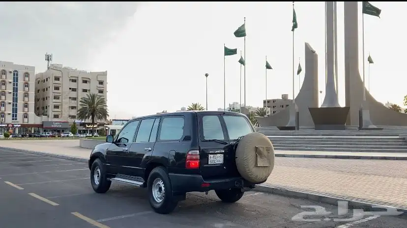 لاندكروزر اسود 1