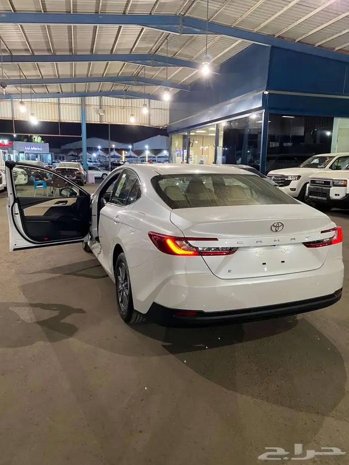 تويوتا- كامري - E - بنزين - أبيض 2025 4