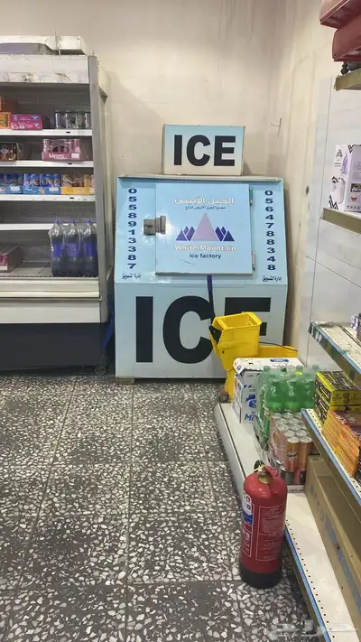 بقالة للتقبيل في محطة في الطايف 1