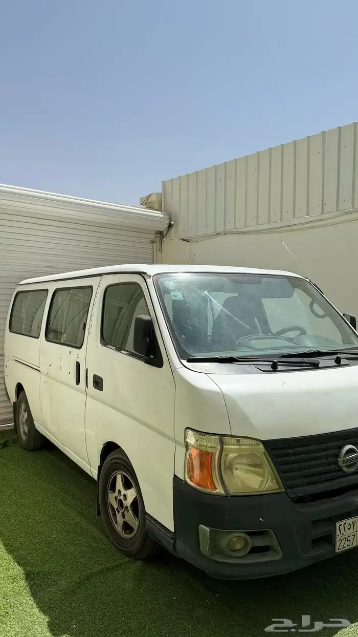 باص نيسان اورفان ديزل 1