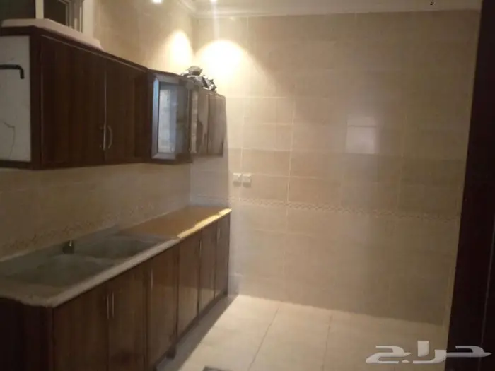 شقه عزاب للايجار بطويق شارع خديجة 8
