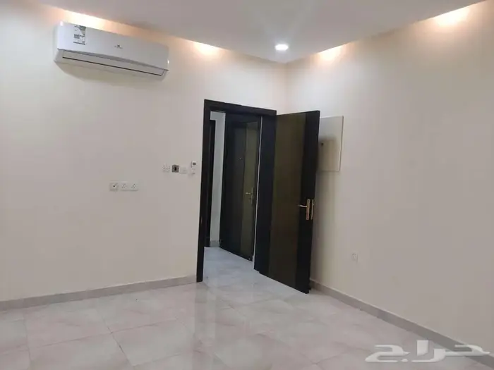 شقه عوائل 3 غرف وصاله ومجلس ومطبخ و 3 حمامات العليا الخبر 0