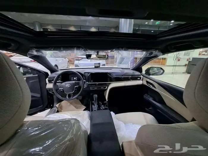 كامري LE بنزين لون أسود 2025 6