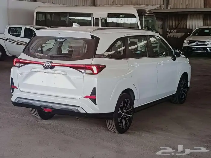 تويوتا فليوز 1.5 GLX م 2025 5