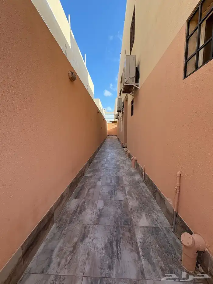 فيلا مستخدمة للبيع - بحي الياقوت 1